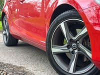 USED 2016 16 VOLVO V40 2.0 D2 R-DESIGN LUX NAV 5d 118 BHP 