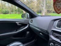 USED 2016 16 VOLVO V40 2.0 D2 R-DESIGN LUX NAV 5d 118 BHP 