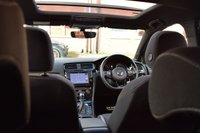 USED 2016 66 VOLKSWAGEN GOLF 2.0 R DSG 5d 298 BHP PAN ROOF / 1 OWNER / DYNAUDIO
