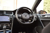 USED 2016 66 VOLKSWAGEN GOLF 2.0 R DSG 5d 298 BHP PAN ROOF / 1 OWNER / DYNAUDIO