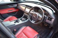 USED 2018 11 JAGUAR XF 2.0 R-SPORT INGENIUM AWD 4d 297 BHP PAN ROOF / MERIDIAN / BLACK PK