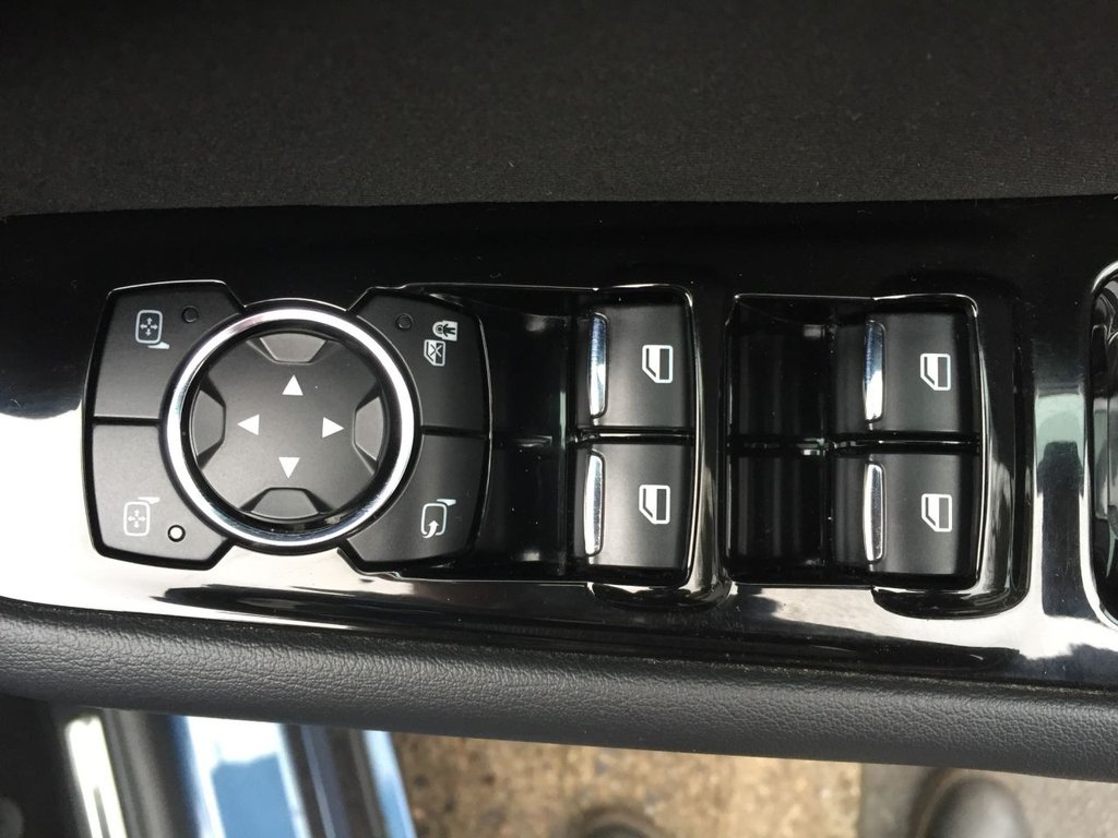 USED 2019 69 FORD S-MAX 2.0 TITANIUM ECOBLUE 5d 148 BHP DAB + SAT NAV