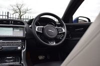 USED 2016 16 JAGUAR XE 3.0 S 4d 335 BHP PAN ROOF / MERIDIAN / BLACK PK