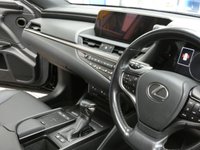 USED 2021 21 LEXUS ES 2.5 300H 4d 215 BHP SAT NAV LEATHER SUNROOF CAMERA PARKING SENSORS 1 OWNER EXCELLENT SERVICE HISTORY 10 YR LEXUS WARRANTY
