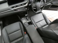 USED 2021 21 LEXUS ES 2.5 300H 4d 215 BHP SAT NAV LEATHER SUNROOF CAMERA PARKING SENSORS 1 OWNER EXCELLENT SERVICE HISTORY 10 YR LEXUS WARRANTY