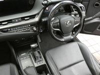 USED 2021 21 LEXUS ES 2.5 300H 4d 215 BHP SAT NAV LEATHER SUNROOF CAMERA PARKING SENSORS 1 OWNER EXCELLENT SERVICE HISTORY 10 YR LEXUS WARRANTY