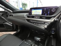 USED 2021 21 LEXUS ES 2.5 300H 4d 215 BHP SAT NAV LEATHER SUNROOF CAMERA PARKING SENSORS 1 OWNER EXCELLENT SERVICE HISTORY 10 YR LEXUS WARRANTY