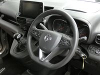 USED 2020 20 VAUXHALL COMBO LIFE 1.2 ENERGY S/S 5d 109 BHP 7 SEATS SAT NAV CRUISE PARKING SENSORS 1 OWNER 6 MONTHS GOLD WARRANTY