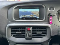USED 2014 14 VOLVO V40 2.0 D3 CROSS COUNTRY LUX NAV 5d 148 BHP &pound;5300 OF FACTORY OPTIONS