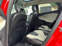 USED 2014 14 VOLVO V40 2.0 D3 CROSS COUNTRY LUX NAV 5d 148 BHP &pound;5300 OF FACTORY OPTIONS