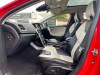 USED 2014 14 VOLVO V40 2.0 D3 CROSS COUNTRY LUX NAV 5d 148 BHP &pound;5300 OF FACTORY OPTIONS