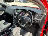 USED 2014 14 VOLVO V40 2.0 D3 CROSS COUNTRY LUX NAV 5d 148 BHP &pound;5300 OF FACTORY OPTIONS