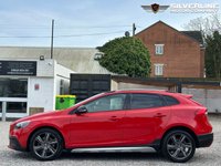 USED 2014 14 VOLVO V40 2.0 D3 CROSS COUNTRY LUX NAV 5d 148 BHP &pound;5300 OF FACTORY OPTIONS