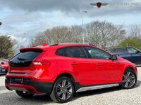 USED 2014 14 VOLVO V40 2.0 D3 CROSS COUNTRY LUX NAV 5d 148 BHP &pound;5300 OF FACTORY OPTIONS