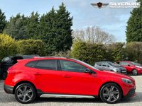 USED 2014 14 VOLVO V40 2.0 D3 CROSS COUNTRY LUX NAV 5d 148 BHP &pound;5300 OF FACTORY OPTIONS
