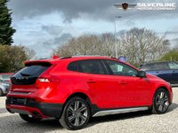 USED 2014 14 VOLVO V40 2.0 D3 CROSS COUNTRY LUX NAV 5d 148 BHP &pound;5300 OF FACTORY OPTIONS