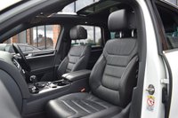 USED 2017 17 VOLKSWAGEN TOUAREG 3.0 V6 R-LINE PLUS TDI BLUEMOTION TECHNOLOGY 5d AUTO 259 BHP PAN ROOF / 2 OWNER / FULL HIST