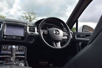 USED 2017 17 VOLKSWAGEN TOUAREG 3.0 V6 R-LINE PLUS TDI BLUEMOTION TECHNOLOGY 5d AUTO 259 BHP PAN ROOF / 2 OWNER / FULL HIST