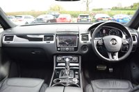 USED 2017 17 VOLKSWAGEN TOUAREG 3.0 V6 R-LINE PLUS TDI BLUEMOTION TECHNOLOGY 5d AUTO 259 BHP PAN ROOF / 2 OWNER / FULL HIST
