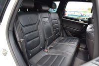 USED 2017 17 VOLKSWAGEN TOUAREG 3.0 V6 R-LINE PLUS TDI BLUEMOTION TECHNOLOGY 5d AUTO 259 BHP PAN ROOF / 2 OWNER / FULL HIST