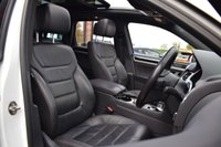 USED 2017 17 VOLKSWAGEN TOUAREG 3.0 V6 R-LINE PLUS TDI BLUEMOTION TECHNOLOGY 5d AUTO 259 BHP PAN ROOF / 2 OWNER / FULL HIST