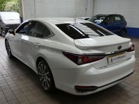 USED 2021 21 LEXUS ES 2.5 300H 4d 215 BHP SAT NAV LEATHER SUNROOF CAMERA PARKING SENSORS 1 OWNER 10 YR LEXUS WARRANTY
