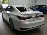 USED 2021 21 LEXUS ES 2.5 300H 4d 215 BHP SAT NAV LEATHER SUNROOF CAMERA PARKING SENSORS 1 OWNER 10 YR LEXUS WARRANTY