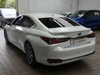 USED 2021 21 LEXUS ES 2.5 300H 4d 215 BHP SAT NAV LEATHER SUNROOF CAMERA PARKING SENSORS 1 OWNER 10 YR LEXUS WARRANTY
