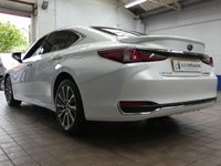 USED 2021 21 LEXUS ES 2.5 300H 4d 215 BHP SAT NAV LEATHER SUNROOF CAMERA PARKING SENSORS 1 OWNER 10 YR LEXUS WARRANTY