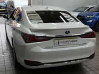 USED 2021 21 LEXUS ES 2.5 300H 4d 215 BHP SAT NAV LEATHER SUNROOF CAMERA PARKING SENSORS 1 OWNER 10 YR LEXUS WARRANTY