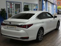 USED 2021 21 LEXUS ES 2.5 300H 4d 215 BHP SAT NAV LEATHER SUNROOF CAMERA PARKING SENSORS 1 OWNER 10 YR LEXUS WARRANTY