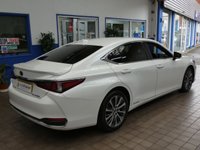 USED 2021 21 LEXUS ES 2.5 300H 4d 215 BHP SAT NAV LEATHER SUNROOF CAMERA PARKING SENSORS 1 OWNER 10 YR LEXUS WARRANTY