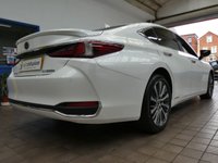 USED 2021 21 LEXUS ES 2.5 300H 4d 215 BHP SAT NAV LEATHER SUNROOF CAMERA PARKING SENSORS 1 OWNER 10 YR LEXUS WARRANTY