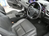 USED 2021 21 LEXUS ES 2.5 300H 4d 215 BHP SAT NAV LEATHER SUNROOF CAMERA PARKING SENSORS 1 OWNER 10 YR LEXUS WARRANTY