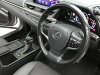 USED 2021 21 LEXUS ES 2.5 300H 4d 215 BHP SAT NAV LEATHER SUNROOF CAMERA PARKING SENSORS 1 OWNER 10 YR LEXUS WARRANTY