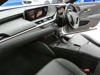 USED 2021 21 LEXUS ES 2.5 300H 4d 215 BHP SAT NAV LEATHER SUNROOF CAMERA PARKING SENSORS 1 OWNER 10 YR LEXUS WARRANTY