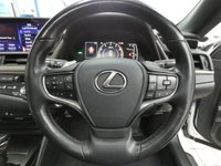 USED 2021 21 LEXUS ES 2.5 300H 4d 215 BHP SAT NAV LEATHER SUNROOF CAMERA PARKING SENSORS 1 OWNER 10 YR LEXUS WARRANTY