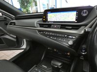 USED 2021 21 LEXUS ES 2.5 300H 4d 215 BHP SAT NAV LEATHER SUNROOF CAMERA PARKING SENSORS 1 OWNER 10 YR LEXUS WARRANTY
