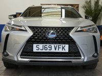 USED 2019 69 LEXUS UX 2.0 250H 5d 108 BHP SAT NAV HEATED SEATS HEATED STEERING WHEEL REAR VIEW CAMERA PARKING SENSORS 1 OWNER LEXUS WARRANTY TILL SEPT 2029