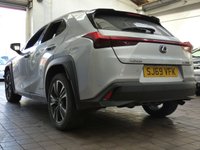 USED 2019 69 LEXUS UX 2.0 250H 5d 108 BHP SAT NAV HEATED SEATS HEATED STEERING WHEEL REAR VIEW CAMERA PARKING SENSORS 1 OWNER LEXUS WARRANTY TILL SEPT 2029