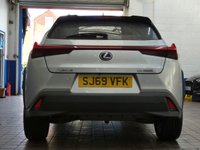 USED 2019 69 LEXUS UX 2.0 250H 5d 108 BHP SAT NAV HEATED SEATS HEATED STEERING WHEEL REAR VIEW CAMERA PARKING SENSORS 1 OWNER LEXUS WARRANTY TILL SEPT 2029