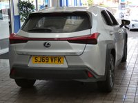 USED 2019 69 LEXUS UX 2.0 250H 5d 108 BHP SAT NAV HEATED SEATS HEATED STEERING WHEEL REAR VIEW CAMERA PARKING SENSORS 1 OWNER LEXUS WARRANTY TILL SEPT 2029