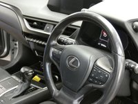 USED 2019 69 LEXUS UX 2.0 250H 5d 108 BHP SAT NAV HEATED SEATS HEATED STEERING WHEEL REAR VIEW CAMERA PARKING SENSORS 1 OWNER LEXUS WARRANTY TILL SEPT 2029