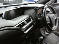 USED 2019 69 LEXUS UX 2.0 250H 5d 108 BHP SAT NAV HEATED SEATS HEATED STEERING WHEEL REAR VIEW CAMERA PARKING SENSORS 1 OWNER LEXUS WARRANTY TILL SEPT 2029