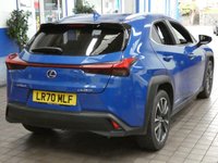 USED 2020 70 LEXUS UX 2.0 250H 5d 108 BHP HEAD UP DISPLAY SAT NAV LEATHER CAMERA PARKING SENSORS 1 OWNER SERVICE HISTORY LEXUS WARRANTY TILL SEPT 2030