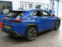 USED 2020 70 LEXUS UX 2.0 250H 5d 108 BHP HEAD UP DISPLAY SAT NAV LEATHER CAMERA PARKING SENSORS 1 OWNER SERVICE HISTORY LEXUS WARRANTY TILL SEPT 2030