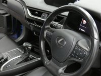 USED 2020 70 LEXUS UX 2.0 250H 5d 108 BHP HEAD UP DISPLAY SAT NAV LEATHER CAMERA PARKING SENSORS 1 OWNER SERVICE HISTORY LEXUS WARRANTY TILL SEPT 2030