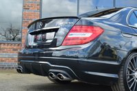 USED 2013 63 MERCEDES-BENZ C-CLASS 6.2 C63 AMG 4d 457 BHP INT & EXT CARBON PACKS / H&K