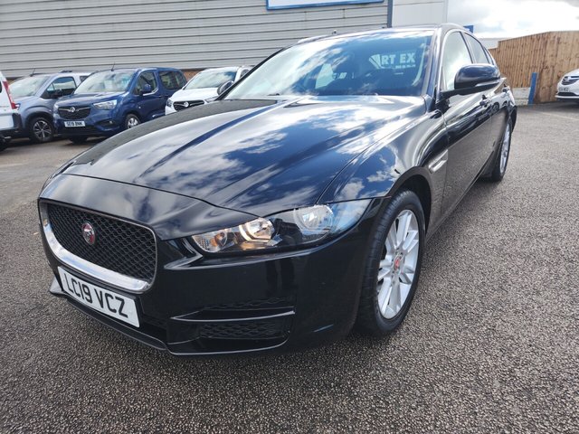 2019 JAGUAR XE - Photo 2