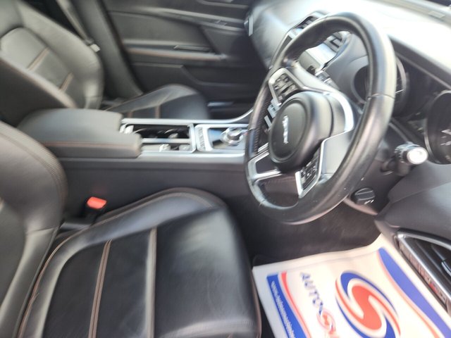 2019 JAGUAR XE - Photo 7